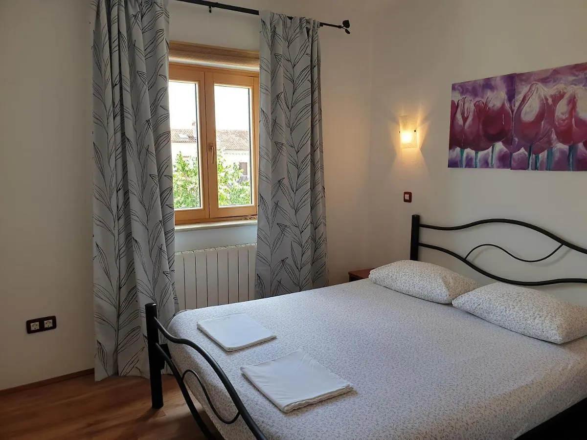 Apartments Adri, Parking In The Yard Rovinj