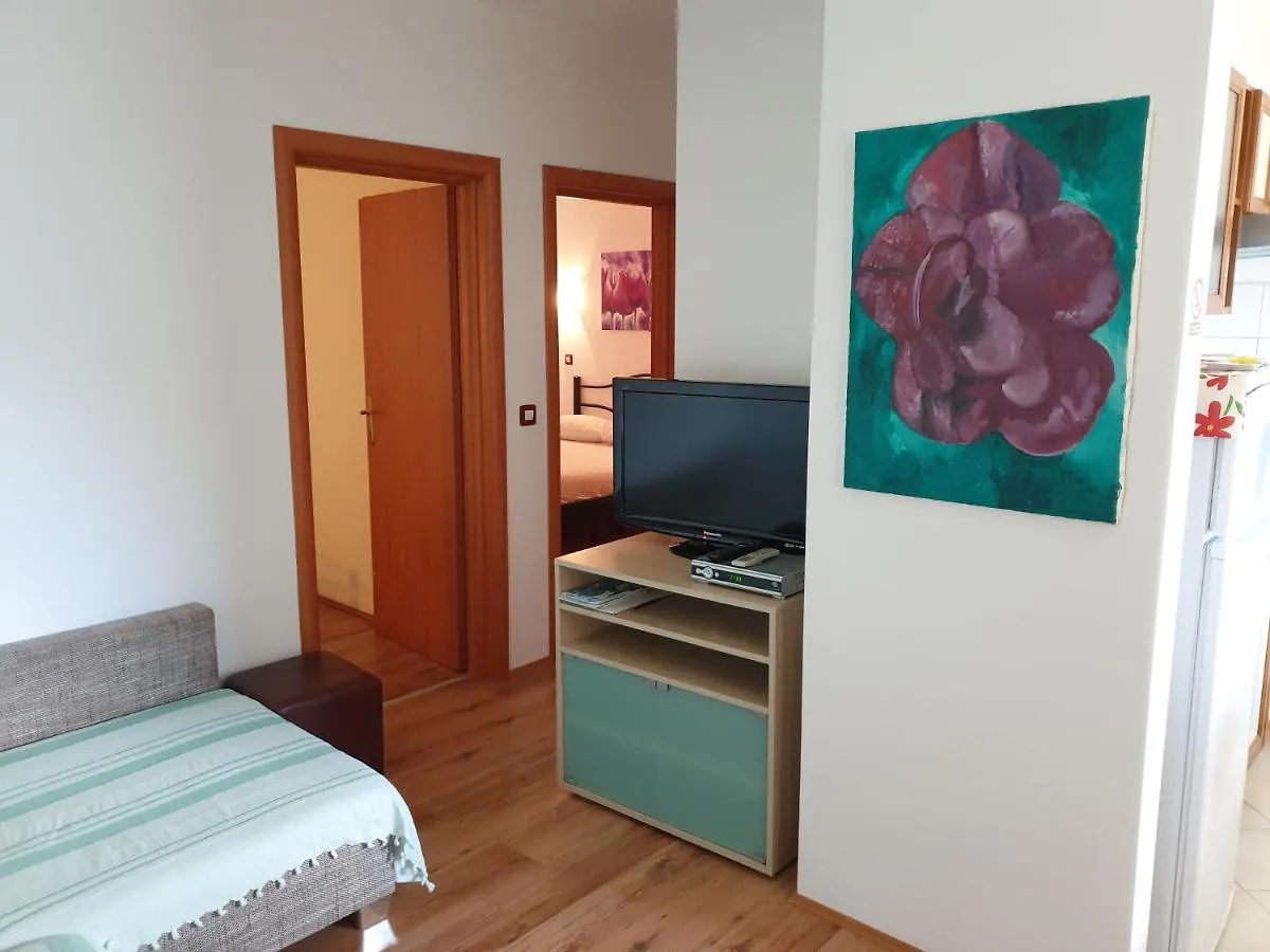 Apartments Adri, Parking In The Yard Rovinj