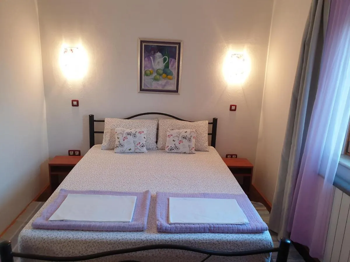 Apartments Adri, Parking In The Yard Rovinj