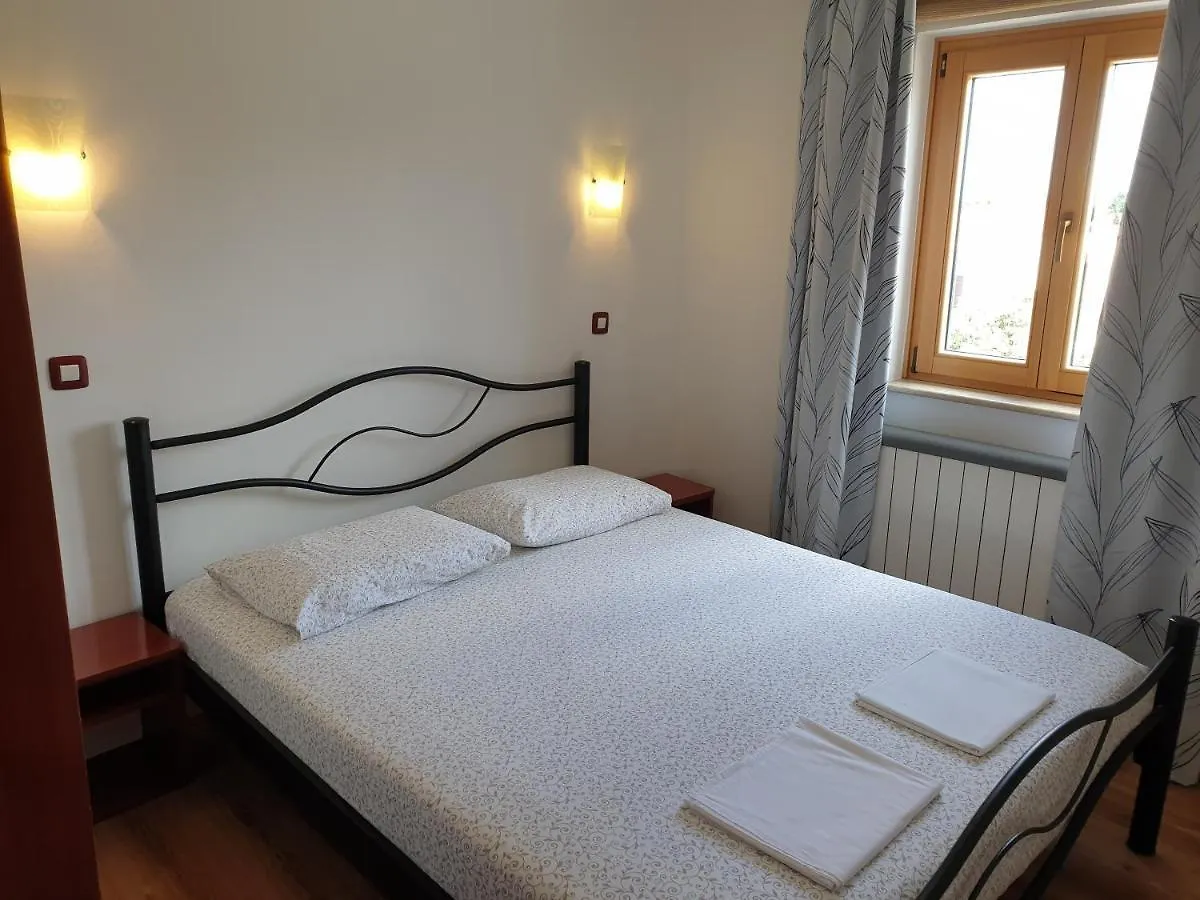 Apartments Adri, Parking In The Yard Rovinj