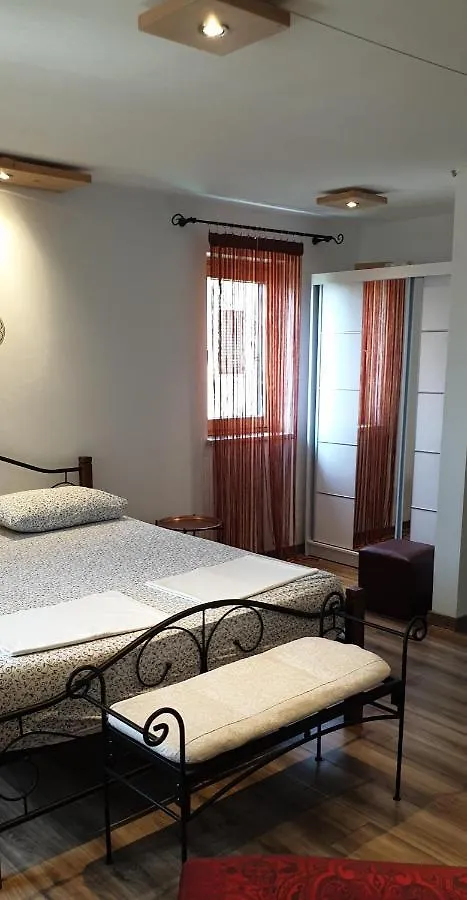 Apartments Adri, Parking In The Yard Rovinj