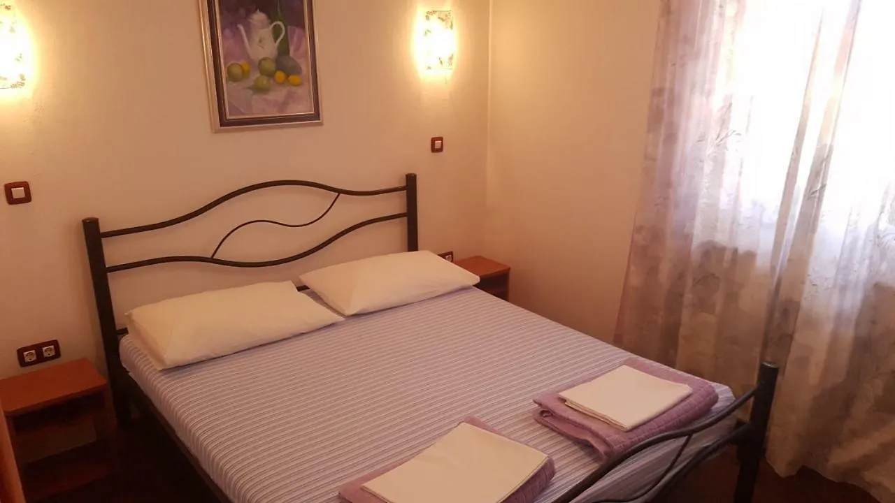 Apartments Adri, Parking In The Yard Rovinj